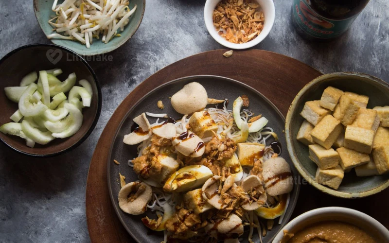 Indonesian Ketoprak Tofu Salad 