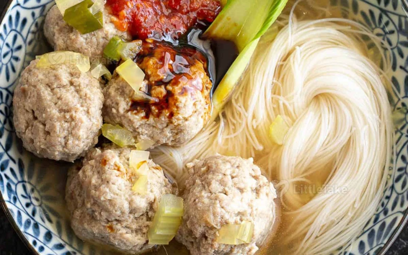 Indonesian Bakso Meatball Soup